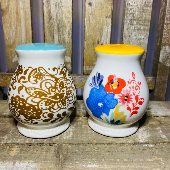 The Pioneer Woman Flea Market Salt & Pepper Shaker Set - Picture 1 of 6